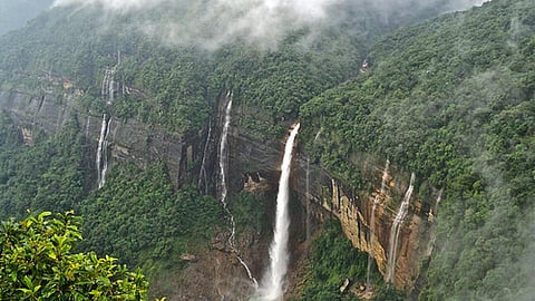 ऩोहकालीकाई झरना