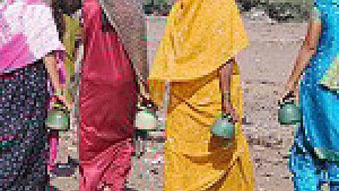 पोस्टर : घर में जो शौचालय बन जावे तो म्हारी यूं लाज ना जावे