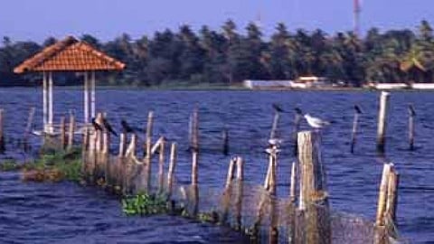 वेम्बानाड झील