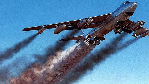 युद्ध और आतंक से गहराता वायु प्रदूषण।