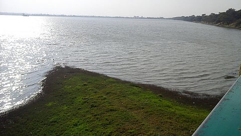 सौ साल पुराने तालाब का हैप्पी बर्थडे