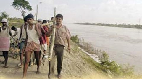 ददौल घाट वैराज परियोजना वर्षों से लटकी हुई है