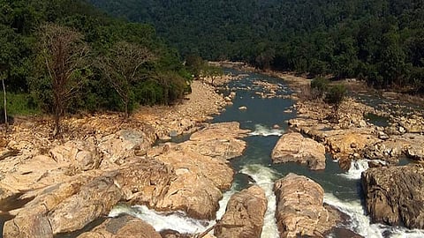 इडुक्की में सूखी पेरियार नदी