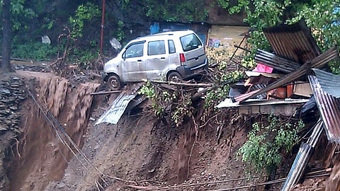 बादल फटने से संकट में टिहरी