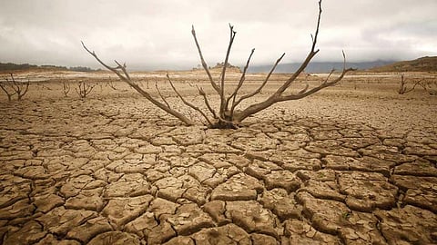 जल संस्कृति वाला देश पानी की कमी से जूझ रहा है।