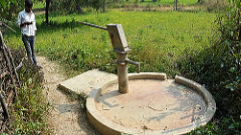 dry hand pump