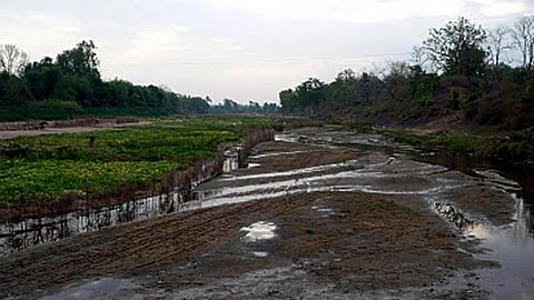 dry river of satpura