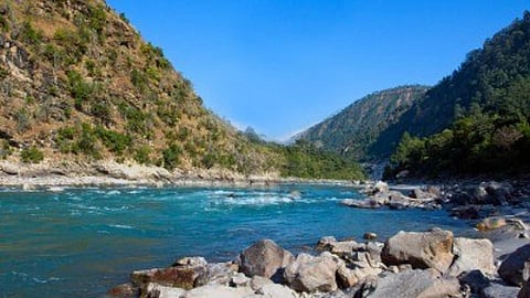 नदीः एक लम्बी कविता