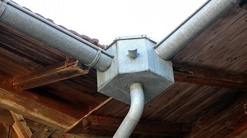 छत के पानी से भूगर्भ रिचार्ज करें। फोटो: needpix.com