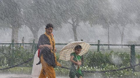 पर्यावरण संकट से मानसून भी बिगड़ने लगा है।