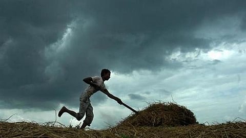 मानसून में देरी के कारण कृषि पर संकट आ रहा है।