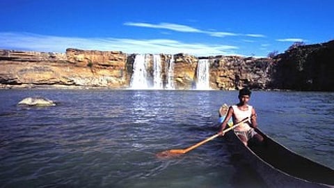 पहाड़ी नदी की ध्वनि