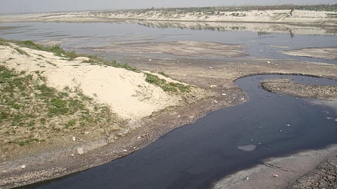 कानपुर: गंगा में गिर रहा 1 लाख घरों का सीवर