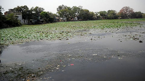 सिरोंज तालाब-कभी स्टेडियम तो कभी हेलीपैड