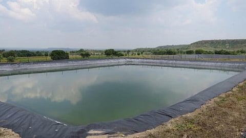 सैकड़ों वर्ष पुराना ‘गुहा’ तालाब अब लुप्त होने की कगार पर है।