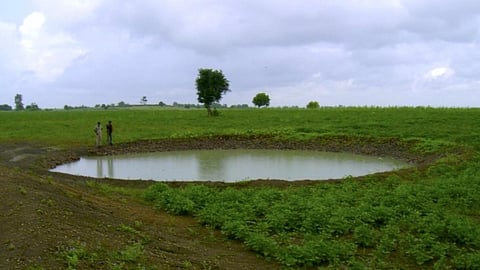 खेतों में तालाब बनाना बहुत जरूरी है।