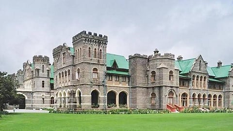 नैनीताल की सेंट- लू पहाड़ी में राजभवन