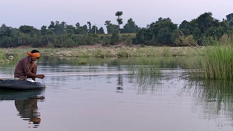 लापरवाही की वजह से सिंघश्रोता नदी सूख गई है।