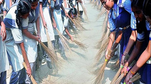 स्कूल में शौचालय बनेंगे