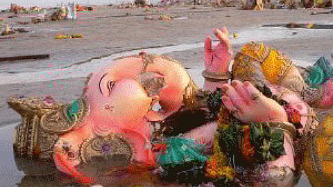 श्रद्धा का प्रदर्शन?