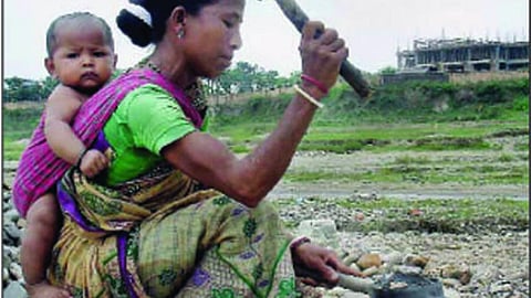 लक्ष्य से चूकता देश