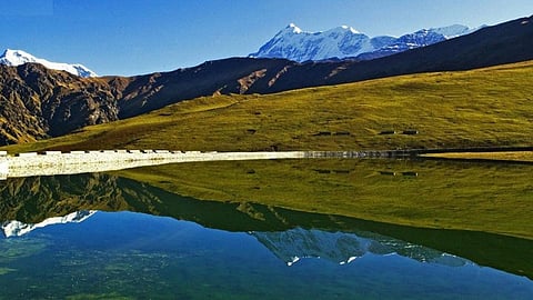 पानी से लबालब वेदनी कुंड।