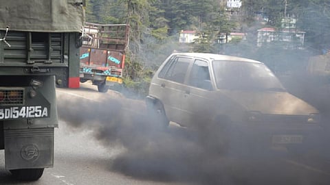 बढ़ते वाहनों के कारण ऋषिकेश में लगा जाम।