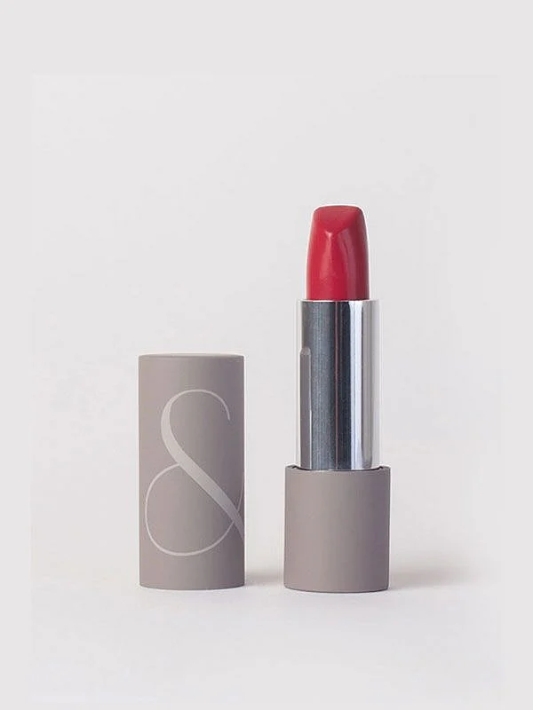 O&O Beauty's Velvet Kiss Lipstick