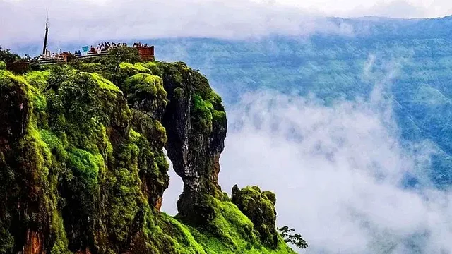5 best monsoon weekend getaways in India