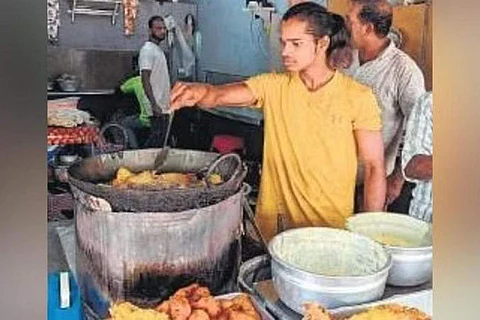 Chandu Nayak is preparing snacks at Stephen’s teashop near Statue Junction in Fort Kochi