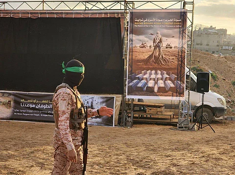 An Al-Qassam fighter before the prisoner exchange ceremony
