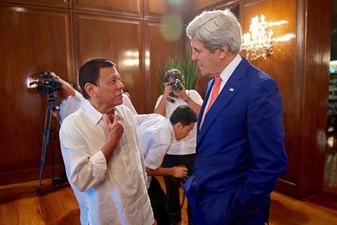 Philippines President Rodrigo Duterte chats with U.S. Secretary of State John Kerry on July 27, 2016, in the Malacañang Palace in Manila, Philippines, before the two held a working lunch.