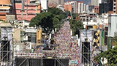 Guaido call for protests, fighting for humanitarian aid