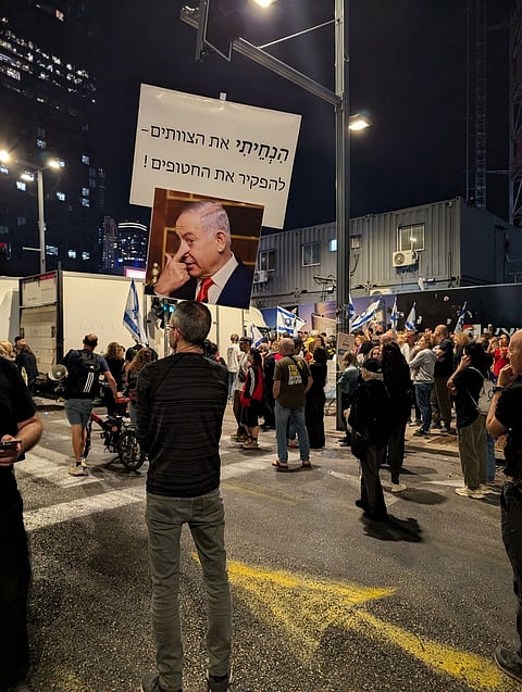Protests against Netanyahu in a rally supporting hostage deal, 9 November 2024.