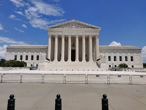 U.S. Supreme Court Lifts Deportation Protections for Venezuelans