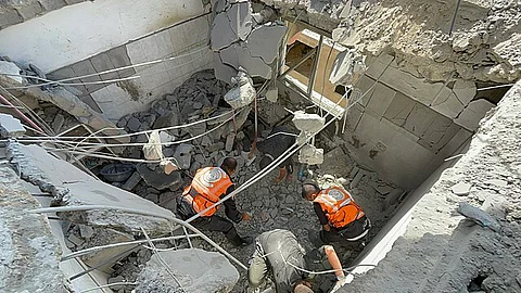 Civil defense in Gaza searching for victims under the rubble