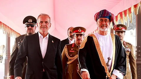 Iran and Oman Sign 18 Deals to Boost Bilateral Relations