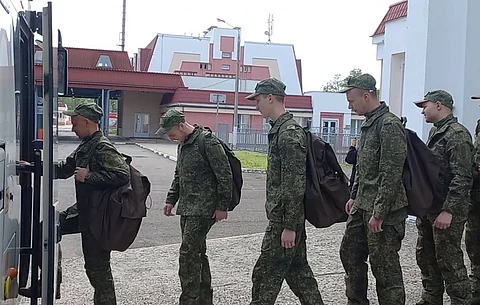 First Prisoner Swap Between Russia and Ukraine Takes Place Following Delay
