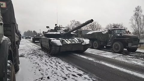Movement of a Russian convoy of T-80BVM tanks, BMP-2 infantry fighting vehicles and other vehicles during the invasion of Ukraine.