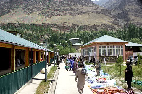 Tajik-Afghan border market