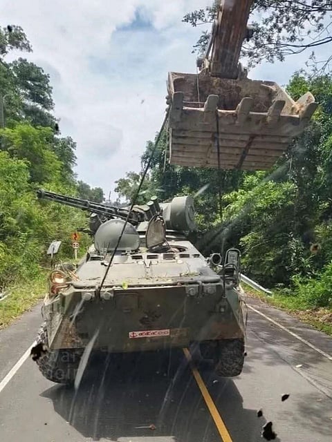 Cambodian troops capture an Ukranian made BTR-3E of the Thai army.