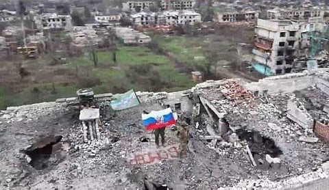 Russian Forces Capture Siversk, Edge Closer to Sloviansk