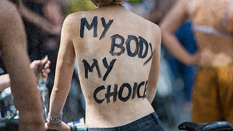 FB, Insta allow naked breast pics for Trans, Non-binary people; Ban remains for Cis-women