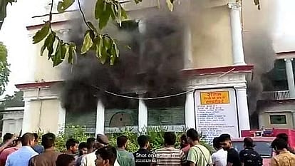 पटना कॉलेज के मैथ्स लाइब्रेरी में लगी आग, किताबें जलकर ख़ाक, कॉमर्स विभाग की घटना