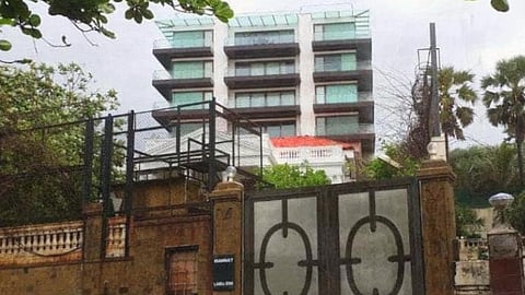 2 men trespassed Shah Rukh Khan’s house Mannat in Mumbai, reached the third floor, later arrested
