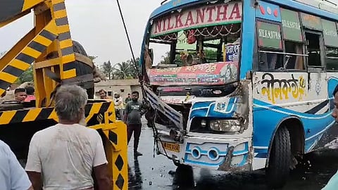 Bus carrying injured passengers from Odisha train accident site meets with accident in Bengal