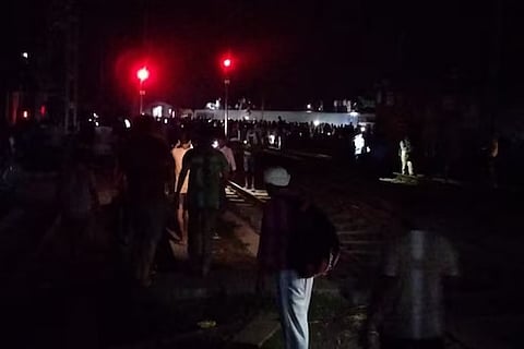 Bihar Train Accident: At Least 4 Dead, Over 100 Injured After 6 Coaches of North-East Express Derail in Bihar's Buxar