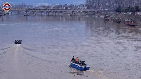 4 dead as boat with students overturns in Srinagar's River Jhelum