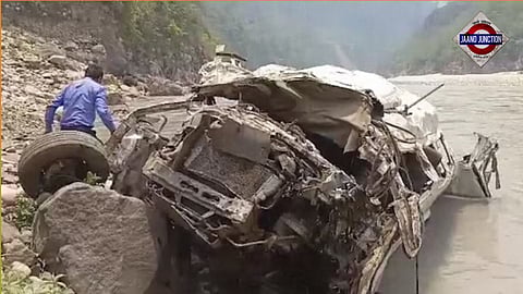 10 dead after vehicle with 26 passengers falls into gorge in Uttarakhand