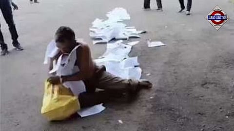 A video of a man from Madhya Pradesh has surfaced online wherein he can be seen protesting against the alleged corruption of his village sarpanch.